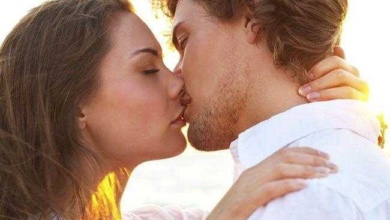 Astróloga diz quais os signos que mais combinam na hora do beijo