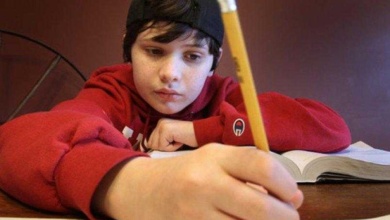 Garoto autista de 8 anos estuprado por colega escreve carta emocionante