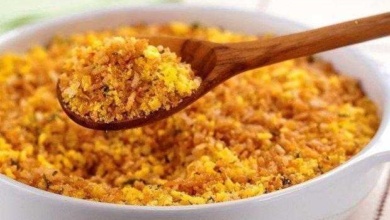 Receita de farofa crocante de arroz frito e ervas