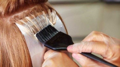 Mulher desenvolve cirrose por pintar os cabelos todos os meses por 10 anos