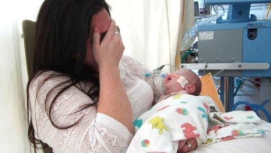 'Meu bebê entrou em coma por um erro ao amamentar', alerta mãe
