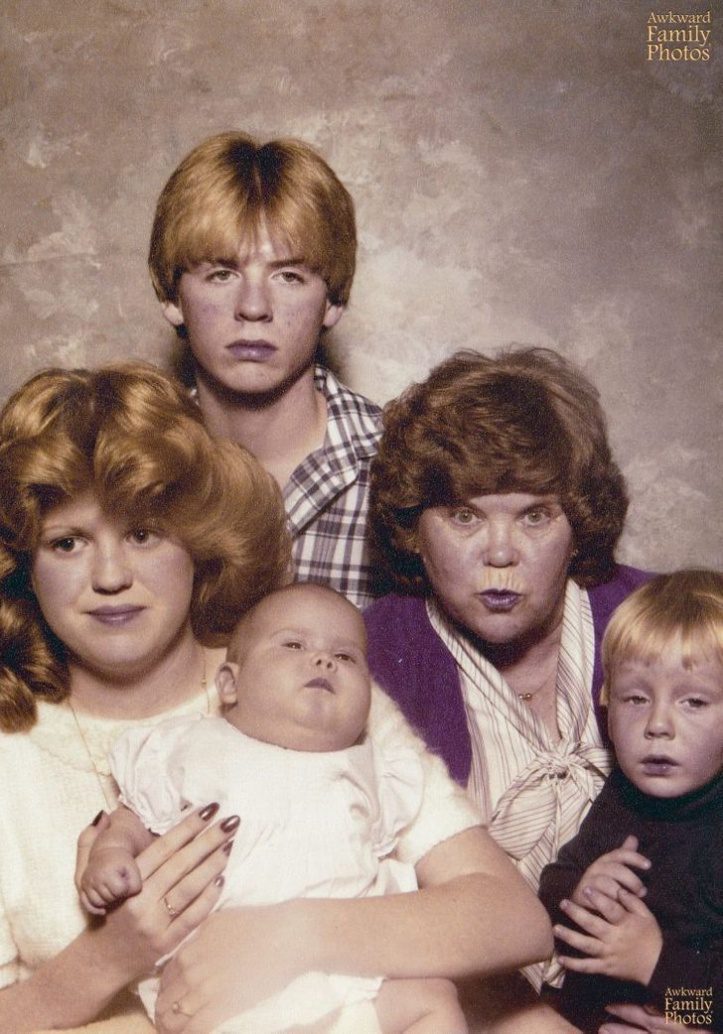 23 fotos de família que definitivamente algo bem estranho aconteceu