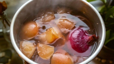 Chá de casca de cebola é bom para infecção urinária, menstruação: veja 10 benefícios