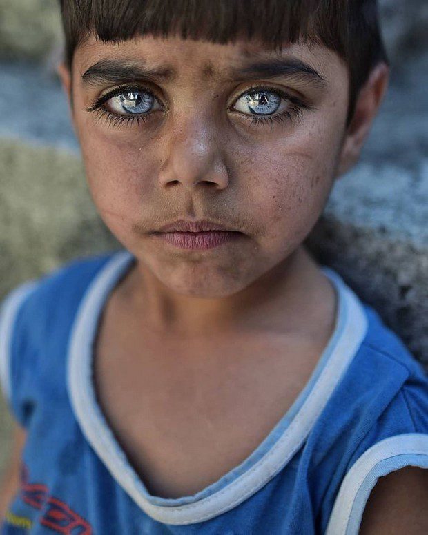 Fotógrafo registra a beleza dos olhos de crianças que parecem ter pedras preciosas no rosto